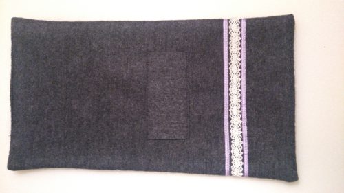Selbstgenähte Täschchen für das Dirndl: Schritt Lasche aufnähen