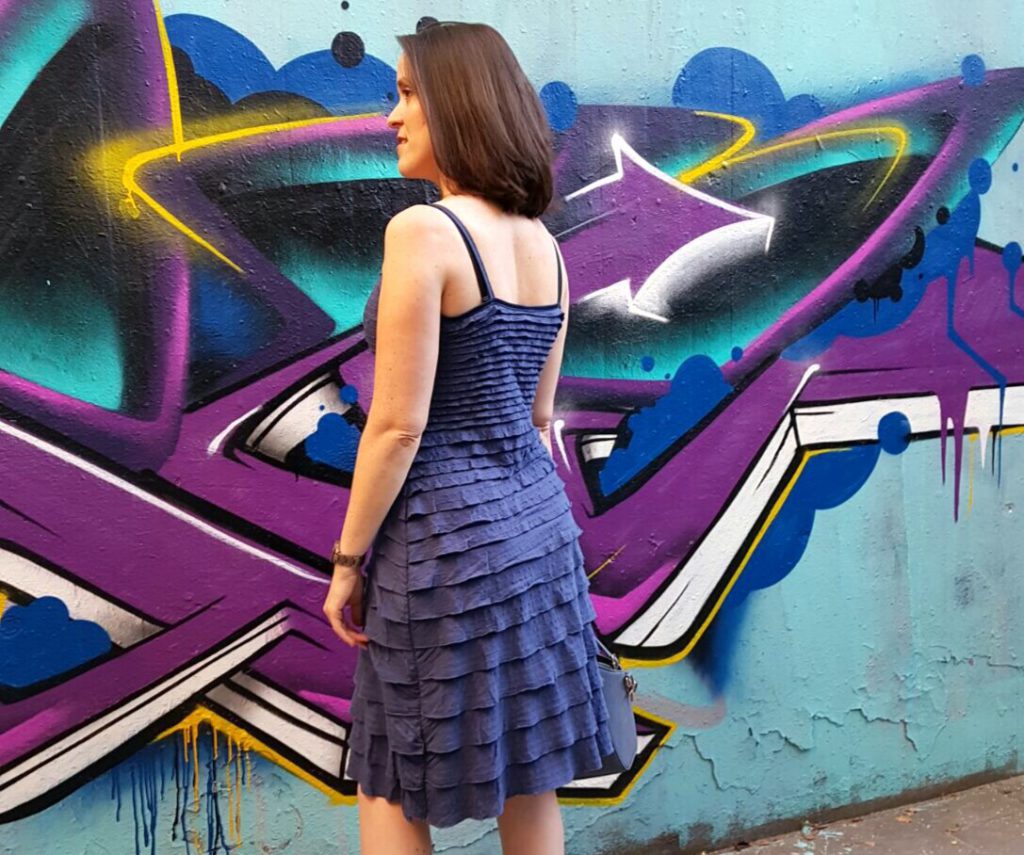 Lieblingsstück 2016: blaues Sommerkleid mit Volants von Hinten