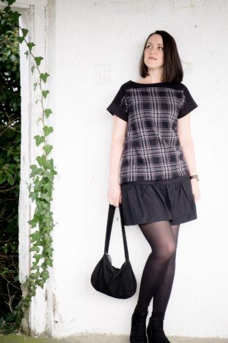 verschiedenArt: komplettes Outfit selbstgenäht mit Wollshirt in Karo, Minirock und Handtasche