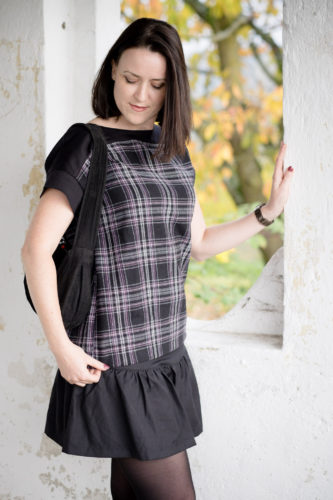 verschiedenArt: komplettes Outfit selbstgenäht mit Wollshirt in Karo, Minirock und Handtasche