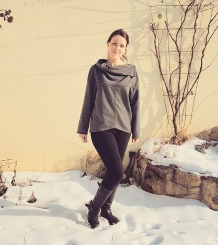 verschiedenArt: Oversize Pullover zum Wenden - grau burda 109 10/2015