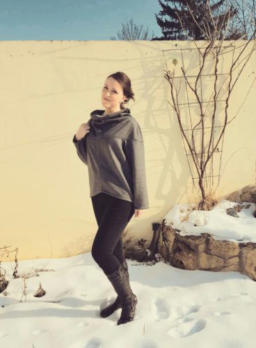 verschiedenArt: Oversize Pullover zum Wenden - grau burda 109 10/2015