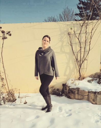 verschiedenArt: Oversize Pullover zum Wenden - Grau burda 109 10/2015