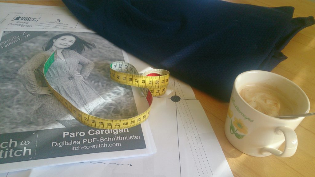 verschiedenArt: Cardigan Paro in Arbeit