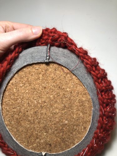 Detailansicht von der Stelle 3 cm in den Teilen an der die Nahtlinie entlang laufen soll.