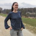 Pullover mit Puffärmeln und Punkten in silberblau