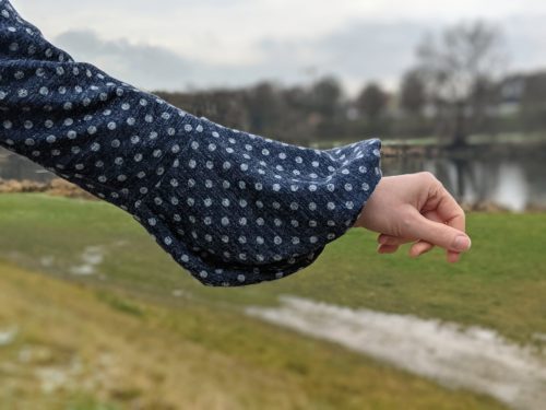 Detailaufnahme von einem der Ärmelsäume