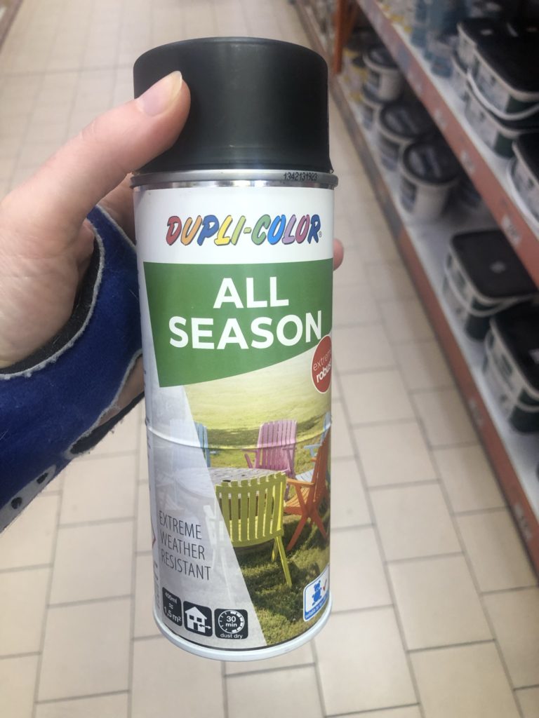 eine Dose Sprühlack transparent matt, "extreme weather resistant"