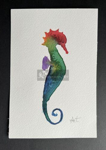 Seepferdchen,.Aquarellbild auf weißem Papier. Das Seepferdchen schwebt auf dem weißen Papier. Es ist kunterbunt in ineinander übergehenden Farben von unten nach oben: Blau, Grün, Lla, Gelb und Rot.